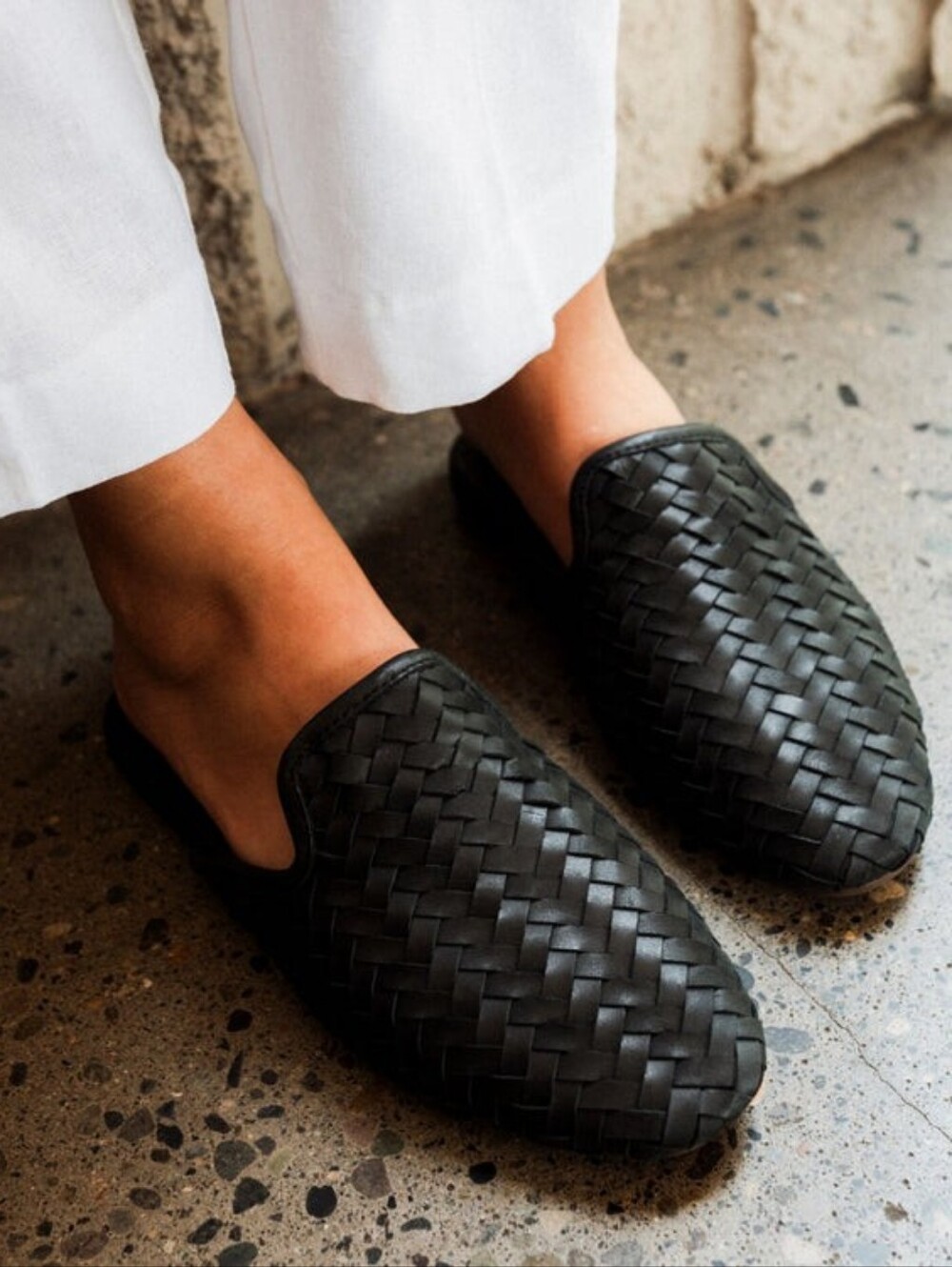 NWOT! Olukai Polynesian Mi'i Onyx Black Slip On Women Woven Soft Leather Mules